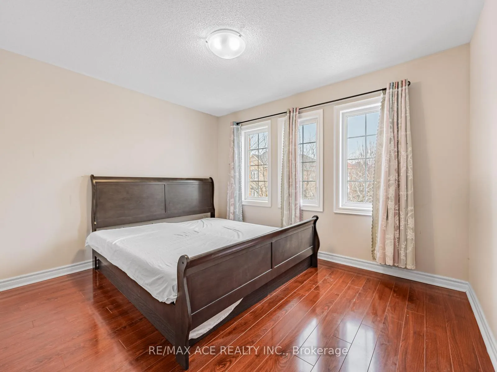 Photo 17 of 51 Styles Crescent, Ajax, Northeast Ajax — HOMEH