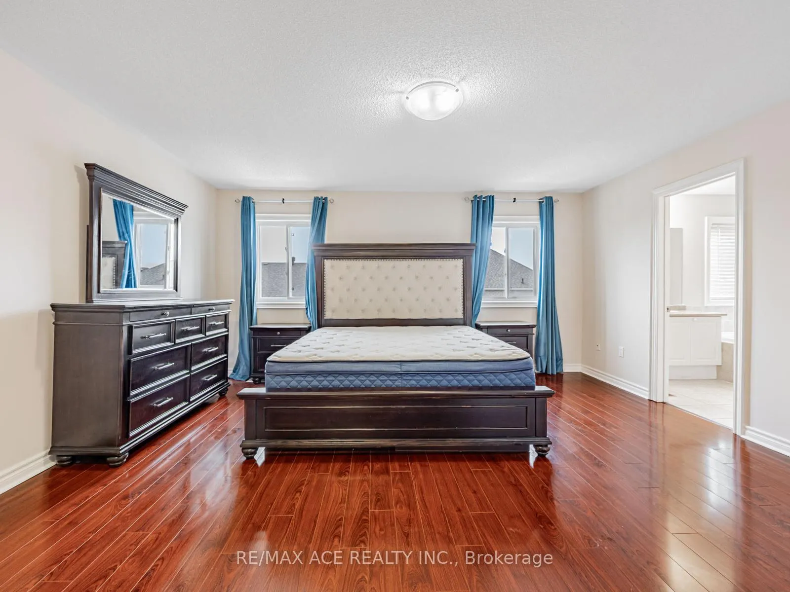Photo 19 of 51 Styles Crescent, Ajax, Northeast Ajax — HOMEH
