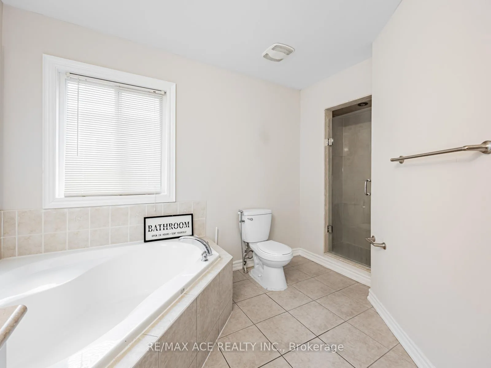 Photo 22 of 51 Styles Crescent, Ajax, Northeast Ajax — HOMEH
