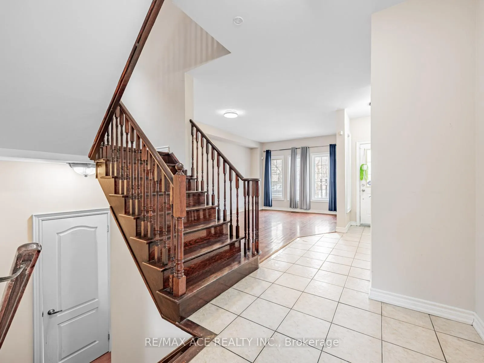 Photo 23 of 51 Styles Crescent, Ajax, Northeast Ajax — HOMEH