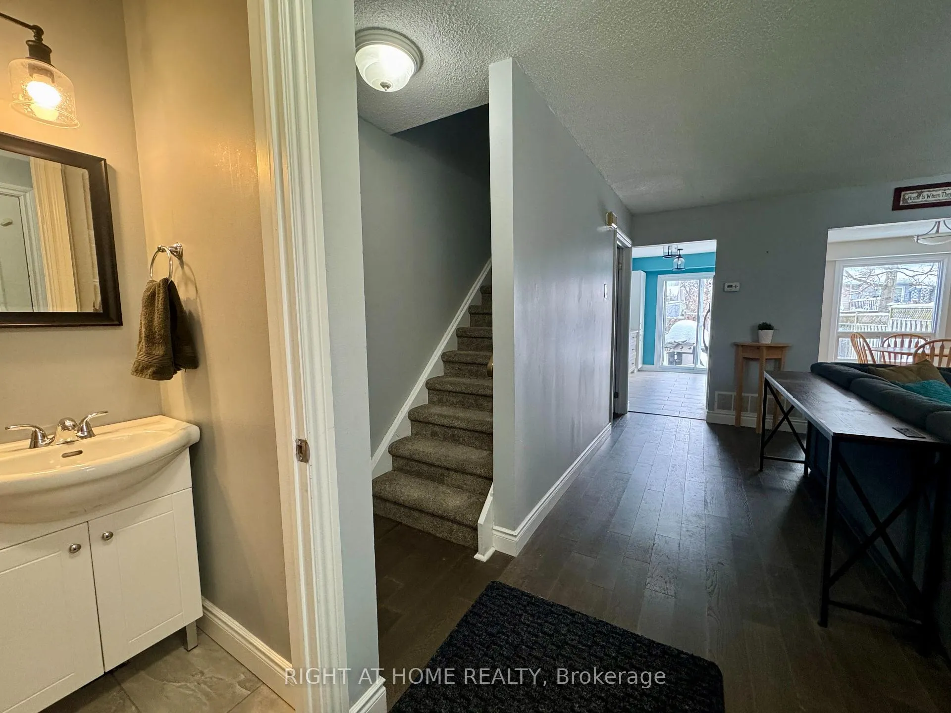 Photo 2 of 557 Dorchester Drive, Oshawa, Vanier — HOMEH