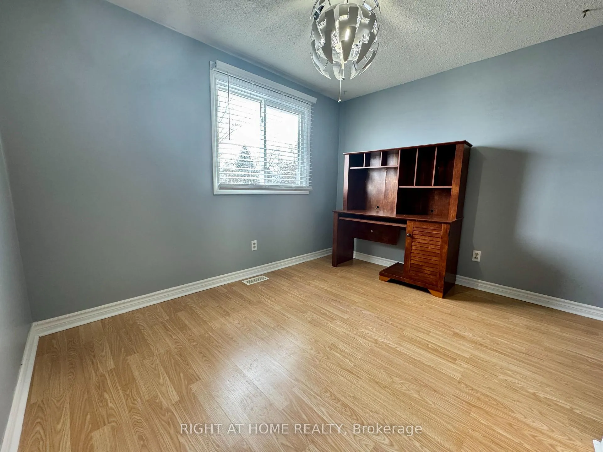 Photo 11 of 557 Dorchester Drive, Oshawa, Vanier — HOMEH