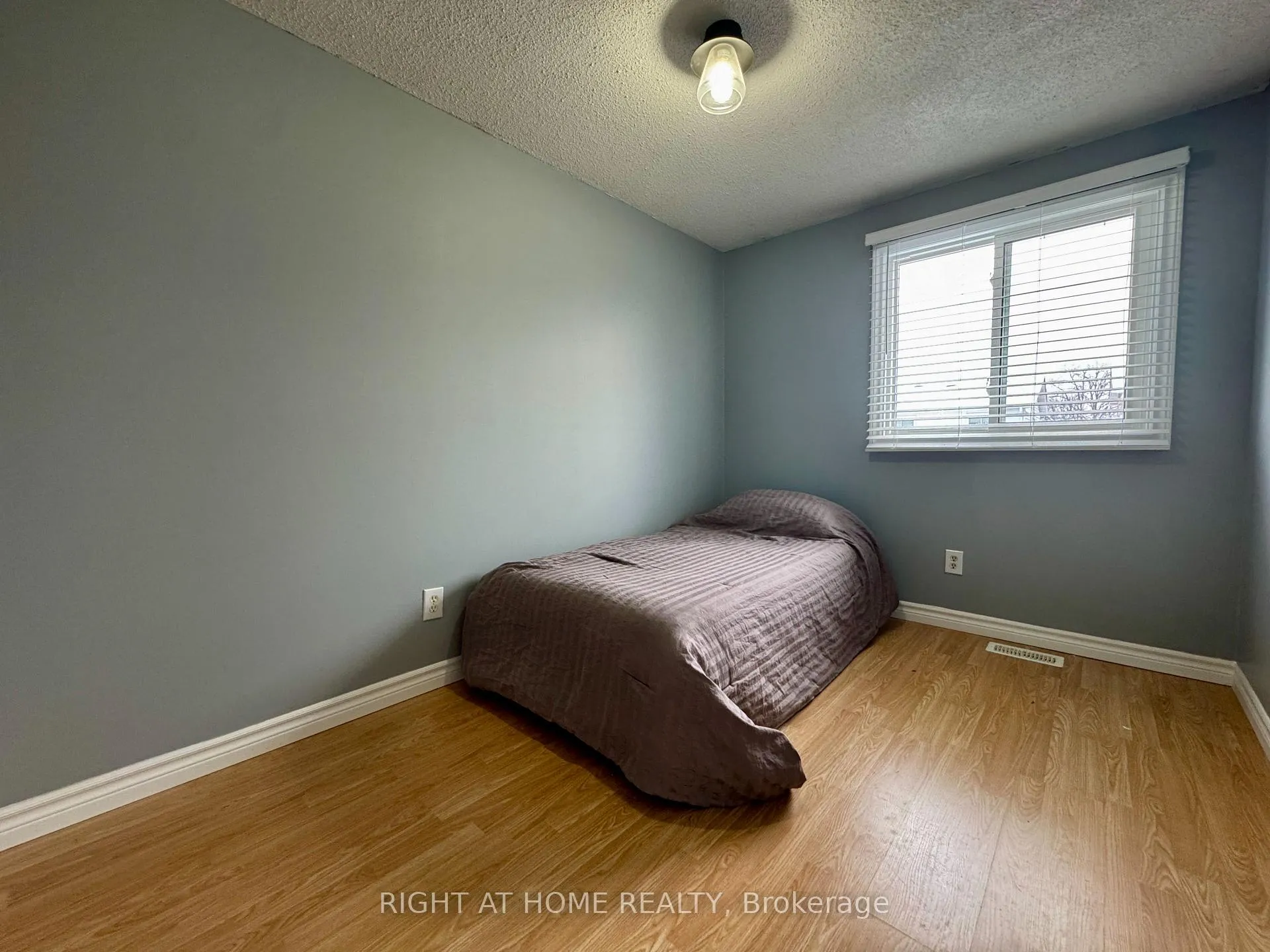 Photo 12 of 557 Dorchester Drive, Oshawa, Vanier — HOMEH