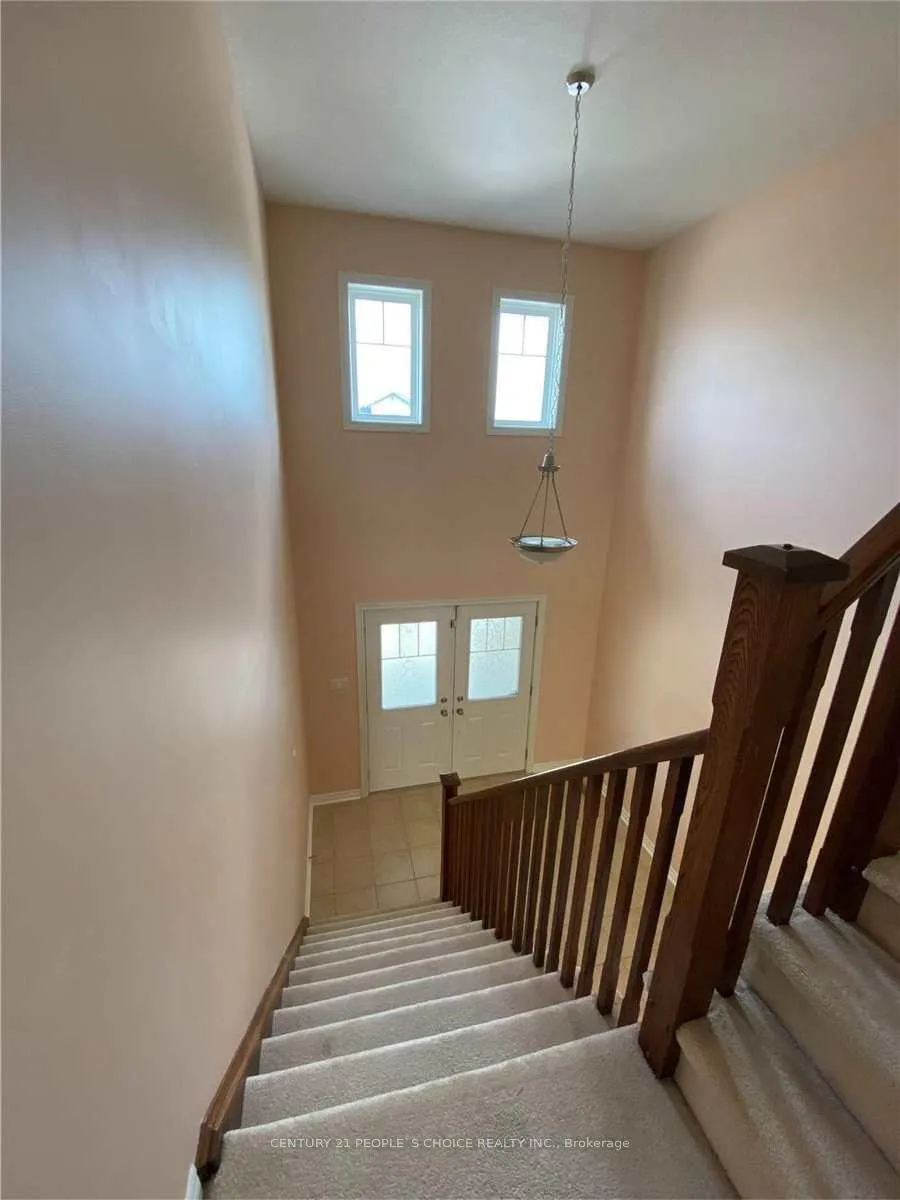 Photo 2 of 530 Isaiah Crescent, Kitchener, Larentian West — HOMEH