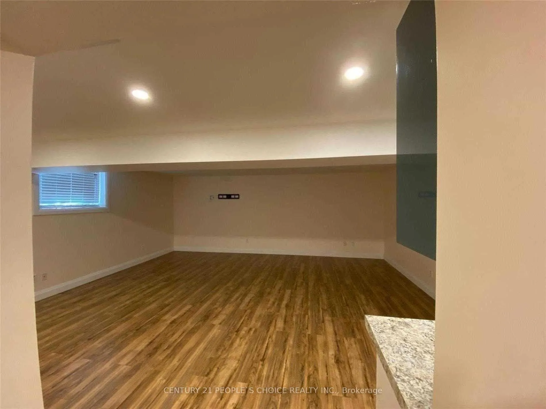 Photo 5 of 530 Isaiah Crescent, Kitchener, Larentian West — HOMEH
