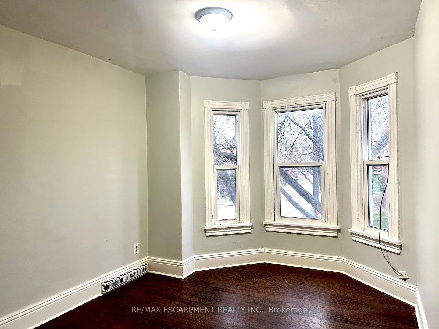 Photo 4 of Unit UPPER, 107 Erie Avenue, Hamilton, Stinson — HOMEH