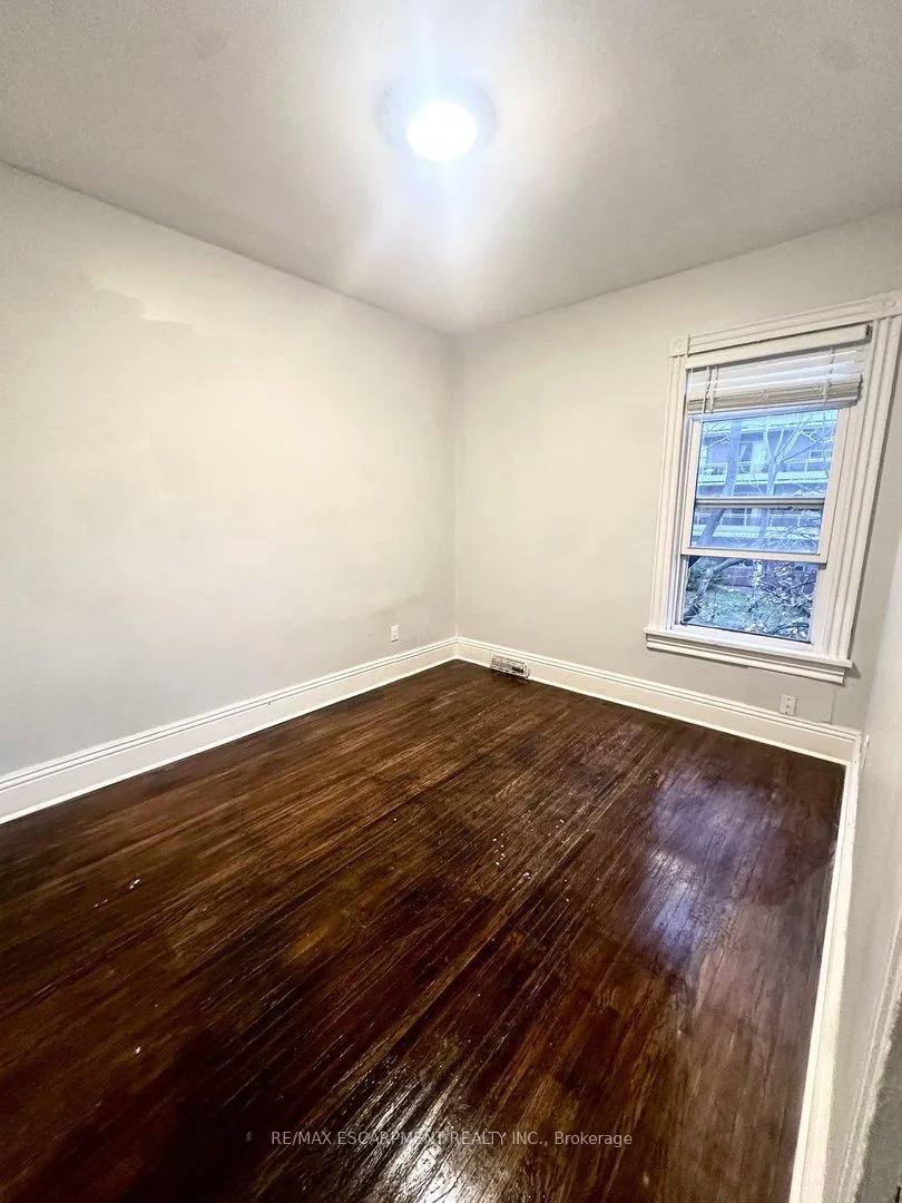 Photo 6 of Unit UPPER, 107 Erie Avenue, Hamilton, Stinson — HOMEH
