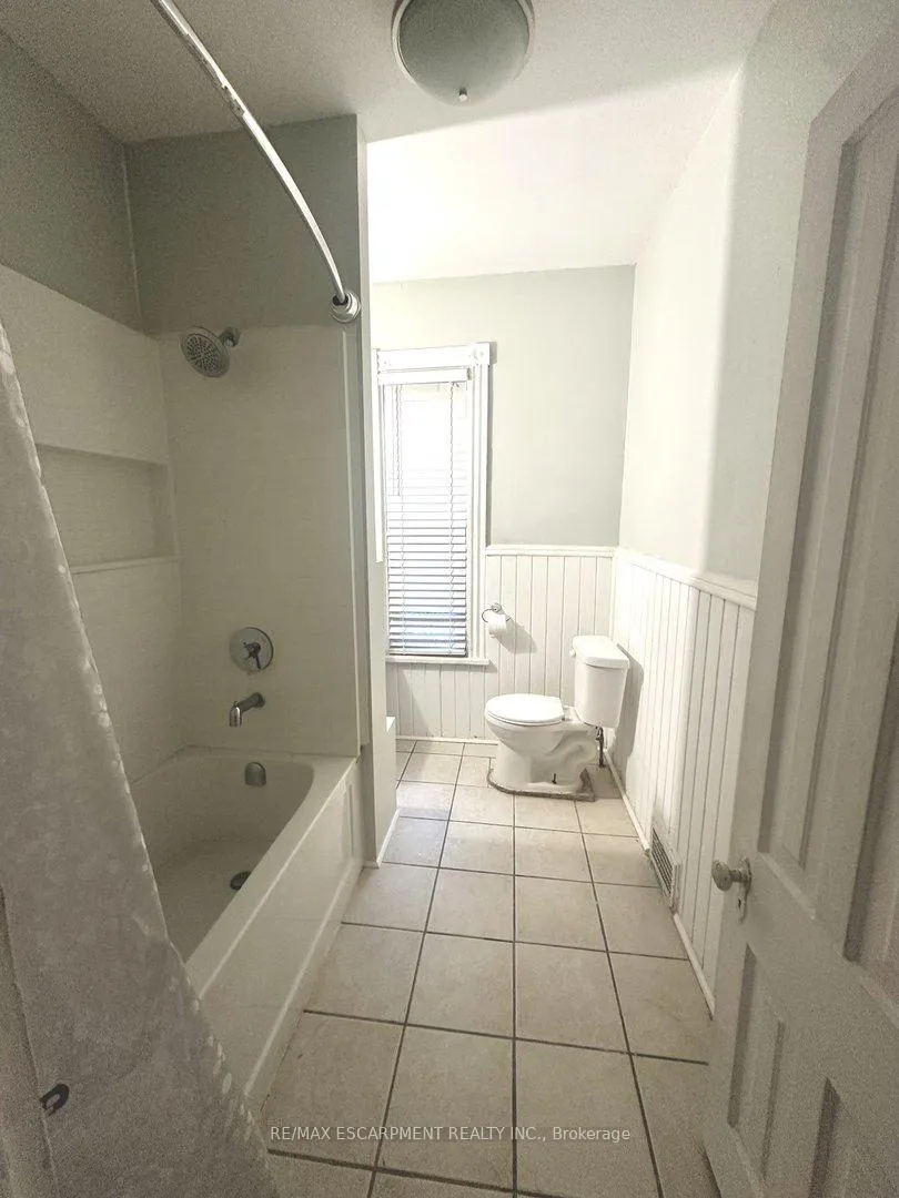 Photo 10 of Unit UPPER, 107 Erie Avenue, Hamilton, Stinson — HOMEH