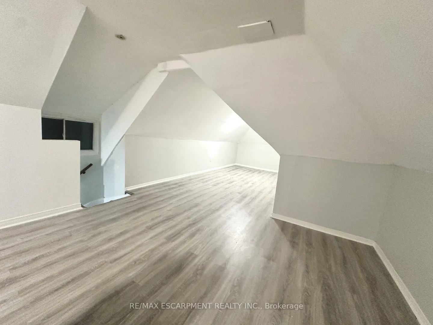 Photo 12 of Unit UPPER, 107 Erie Avenue, Hamilton, Stinson — HOMEH