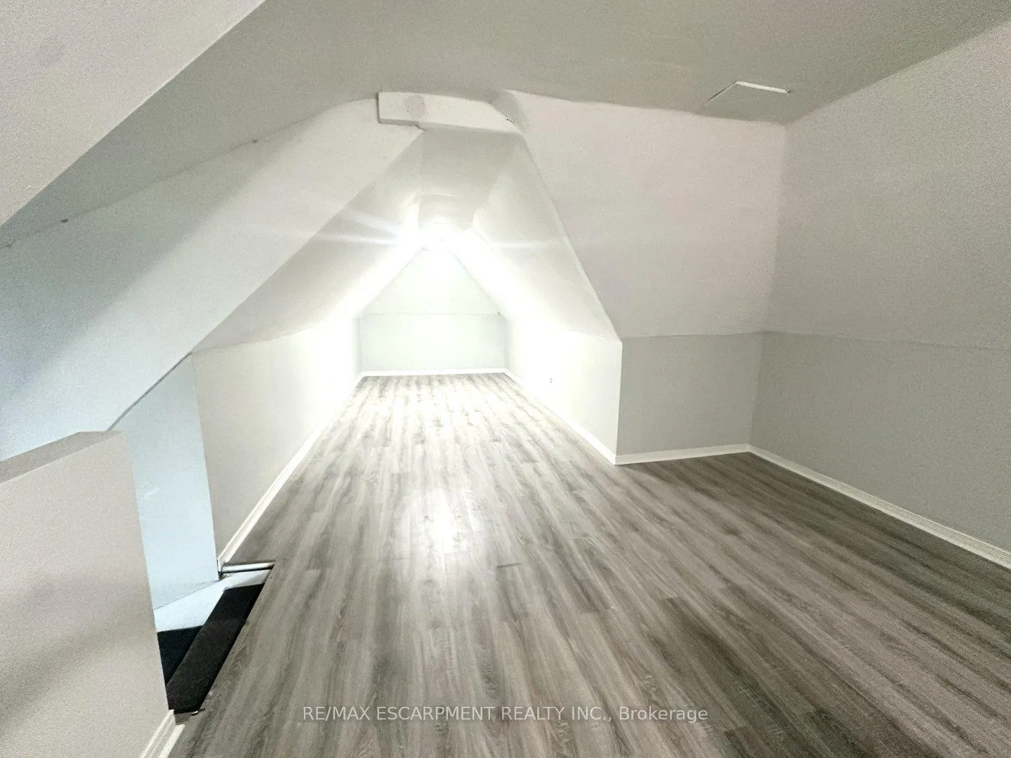 Photo 13 of Unit UPPER, 107 Erie Avenue, Hamilton, Stinson — HOMEH