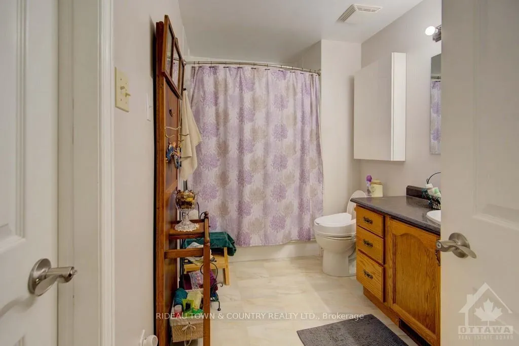 Photo 13 of 106 Archie Street, Ottawa, Constance Bay — HOMEH