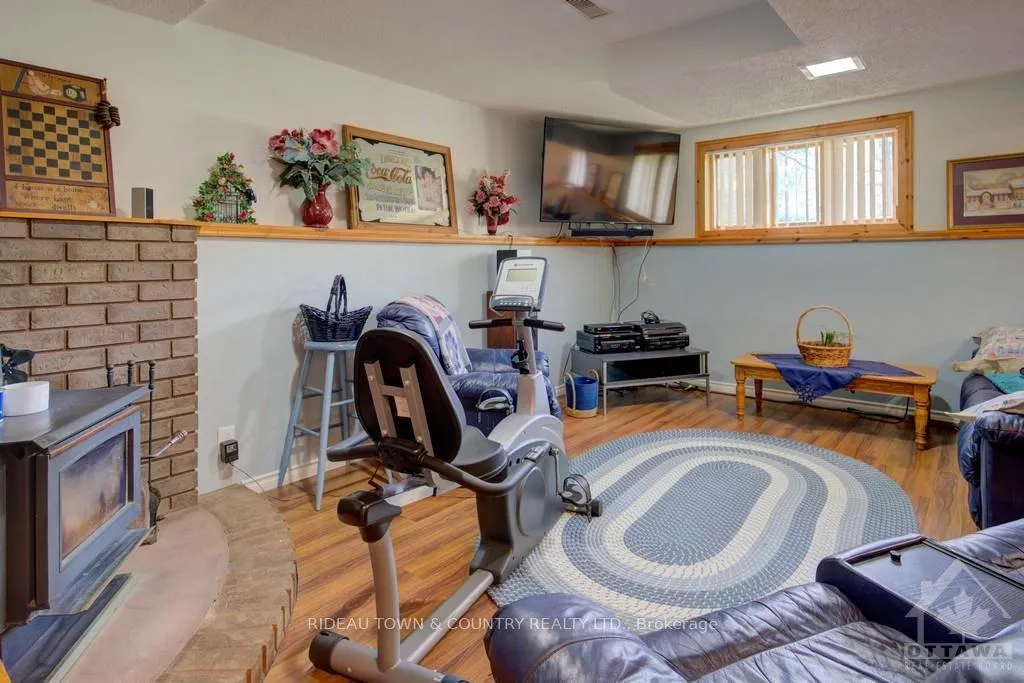 Photo 14 of 106 Archie Street, Ottawa, Constance Bay — HOMEH