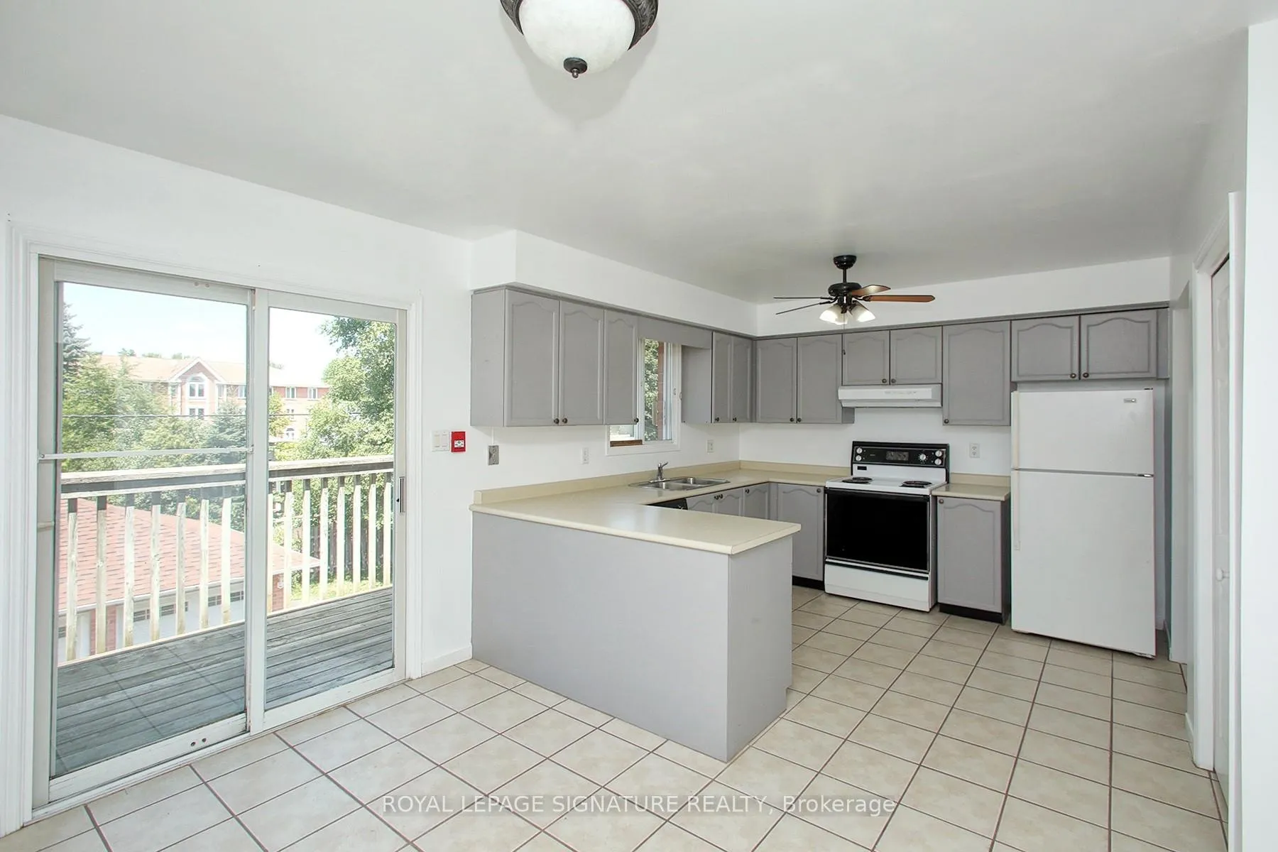 Photo 5 of Unit #4, 42 Tecumseh Avenue, Oshawa, Centennial — HOMEH