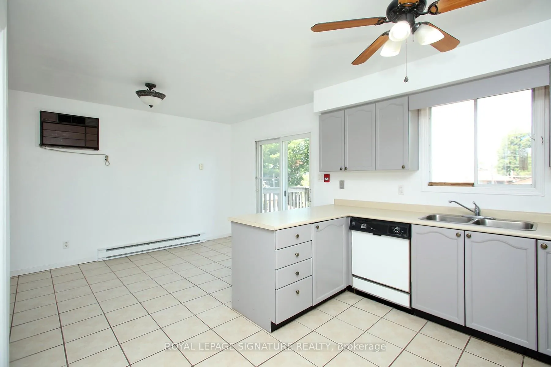 Photo 6 of Unit #4, 42 Tecumseh Avenue, Oshawa, Centennial — HOMEH