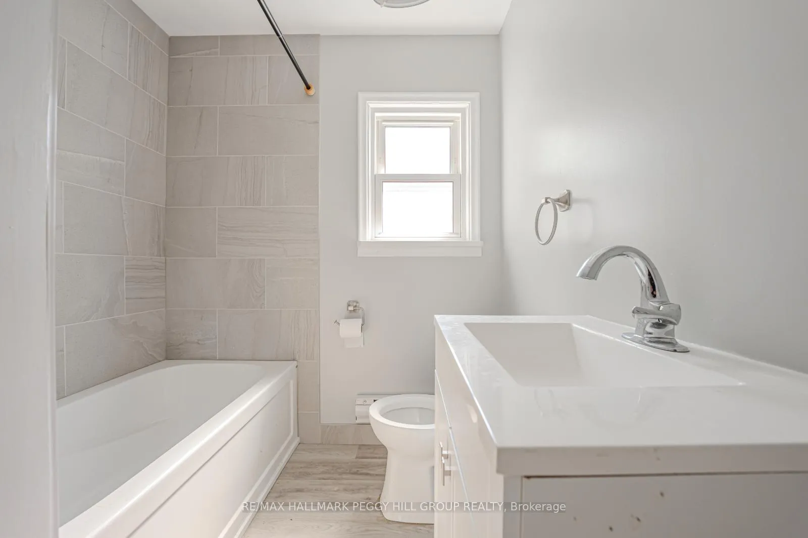 Photo 8 of Unit 3, 76 John Street, Barrie, Lakeshore — HOMEH