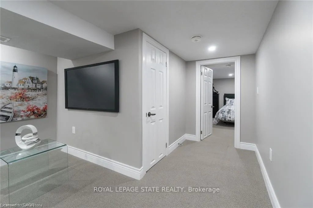 Photo 3 of Unit Unit 2, 27 Belmont Avenue, Hamilton, Crown Point — HOMEH