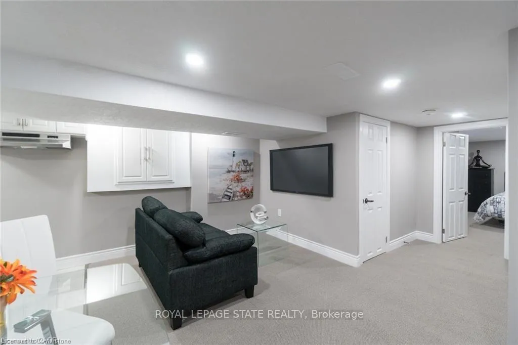 Photo 7 of Unit Unit 2, 27 Belmont Avenue, Hamilton, Crown Point — HOMEH