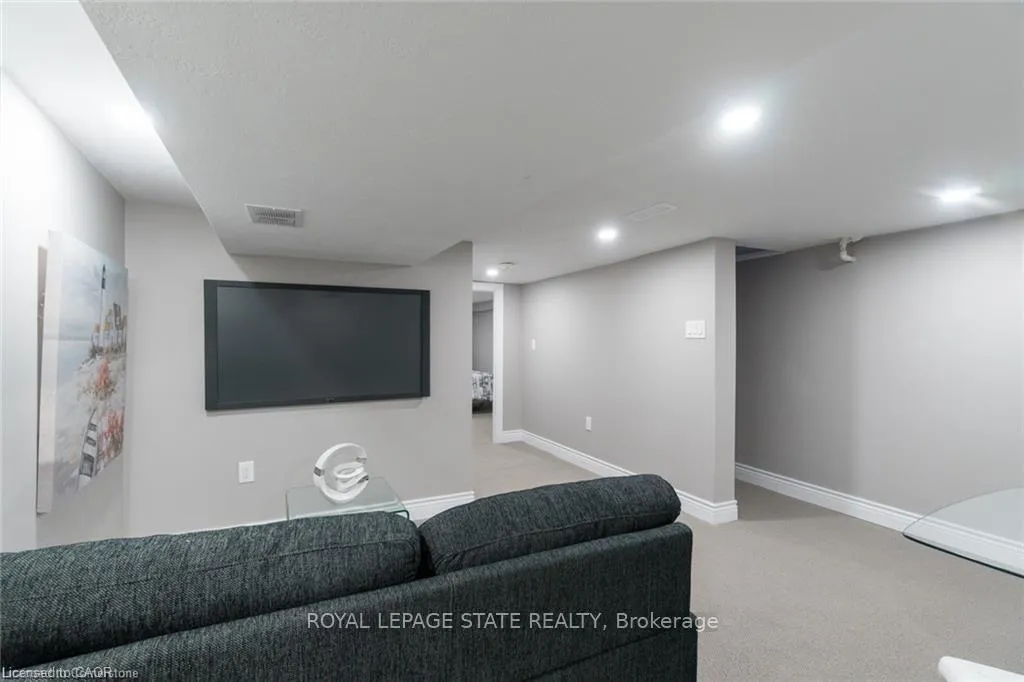 Photo 8 of Unit Unit 2, 27 Belmont Avenue, Hamilton, Crown Point — HOMEH
