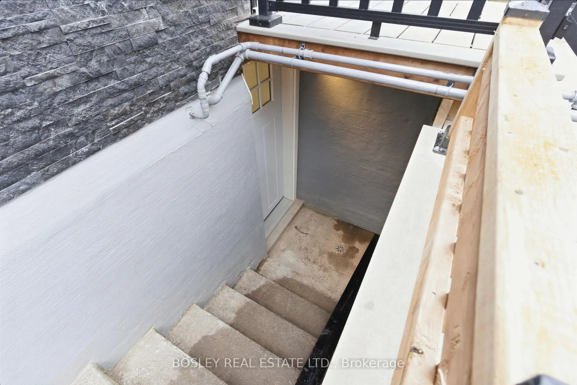 Photo 3 of Unit Unit # 2, 686 Rhodes Avenue, Toronto, Greenwood-Coxwell — HOMEH
