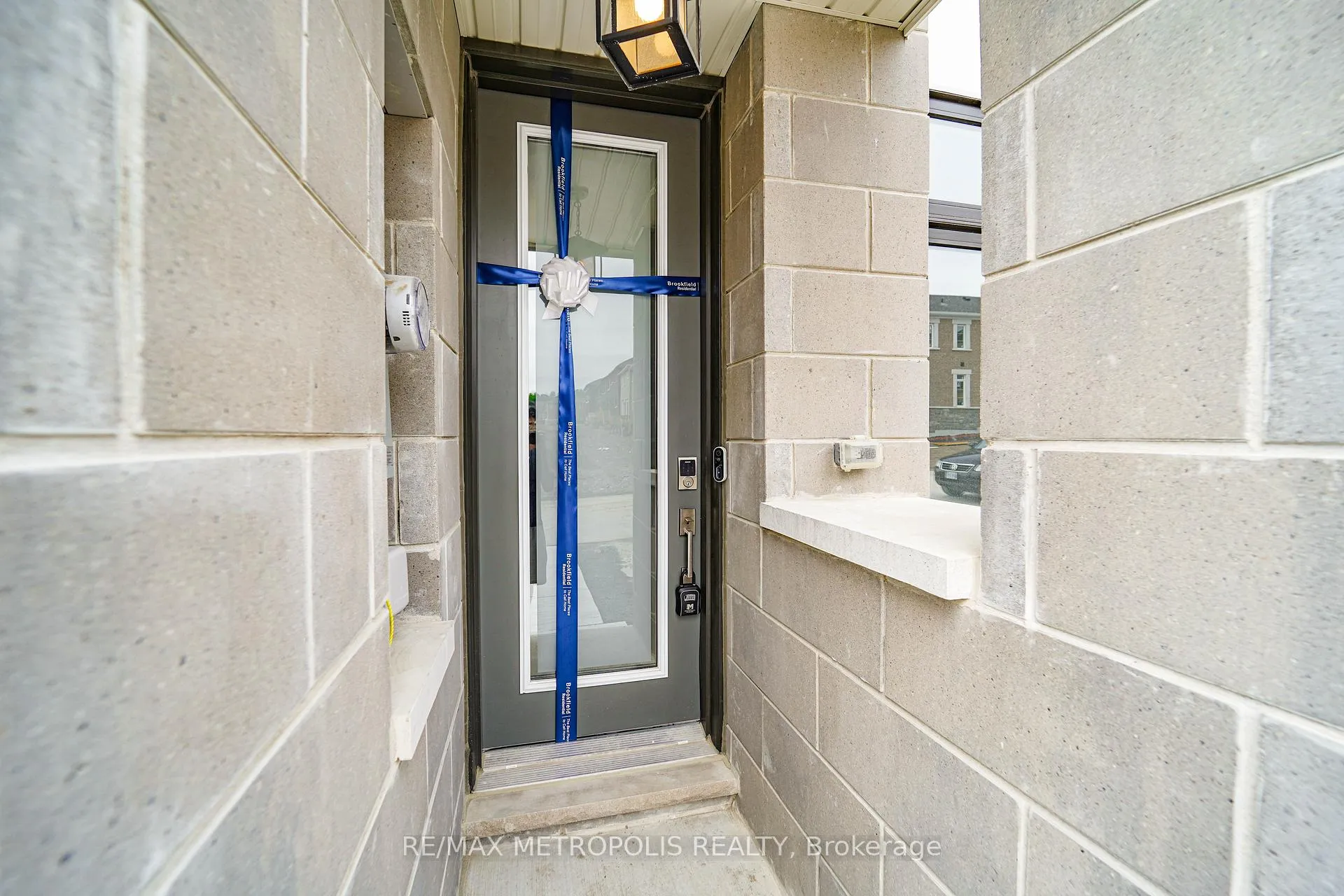 Photo 6 of 945 Crowsnest Hollow, Pickering, Rural Pickering — HOMEH
