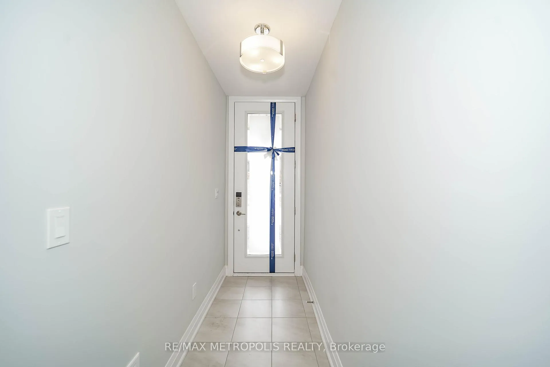 Photo 7 of 945 Crowsnest Hollow, Pickering, Rural Pickering — HOMEH
