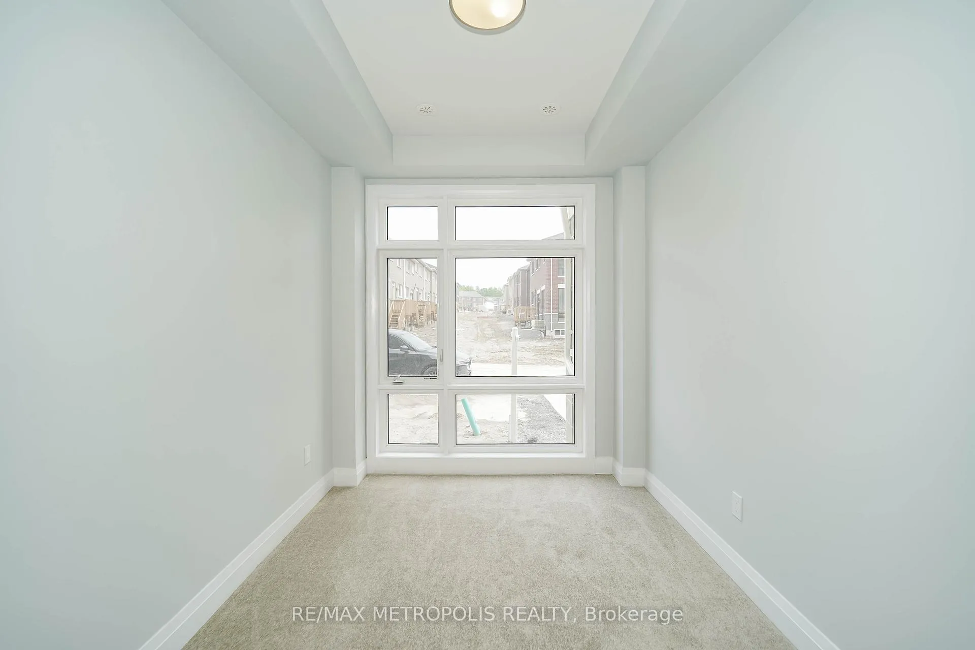 Photo 8 of 945 Crowsnest Hollow, Pickering, Rural Pickering — HOMEH