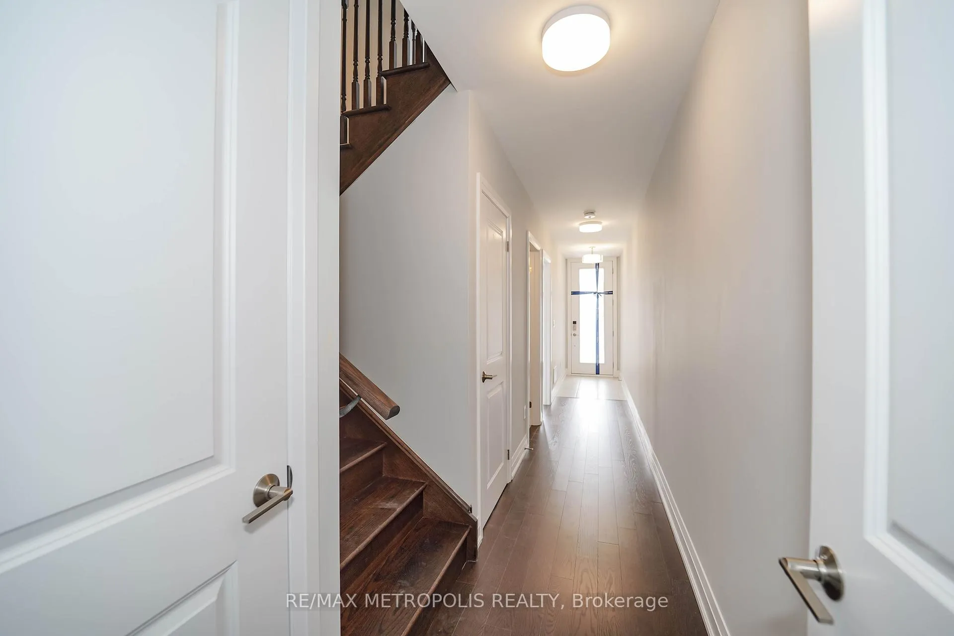 Photo 11 of 945 Crowsnest Hollow, Pickering, Rural Pickering — HOMEH