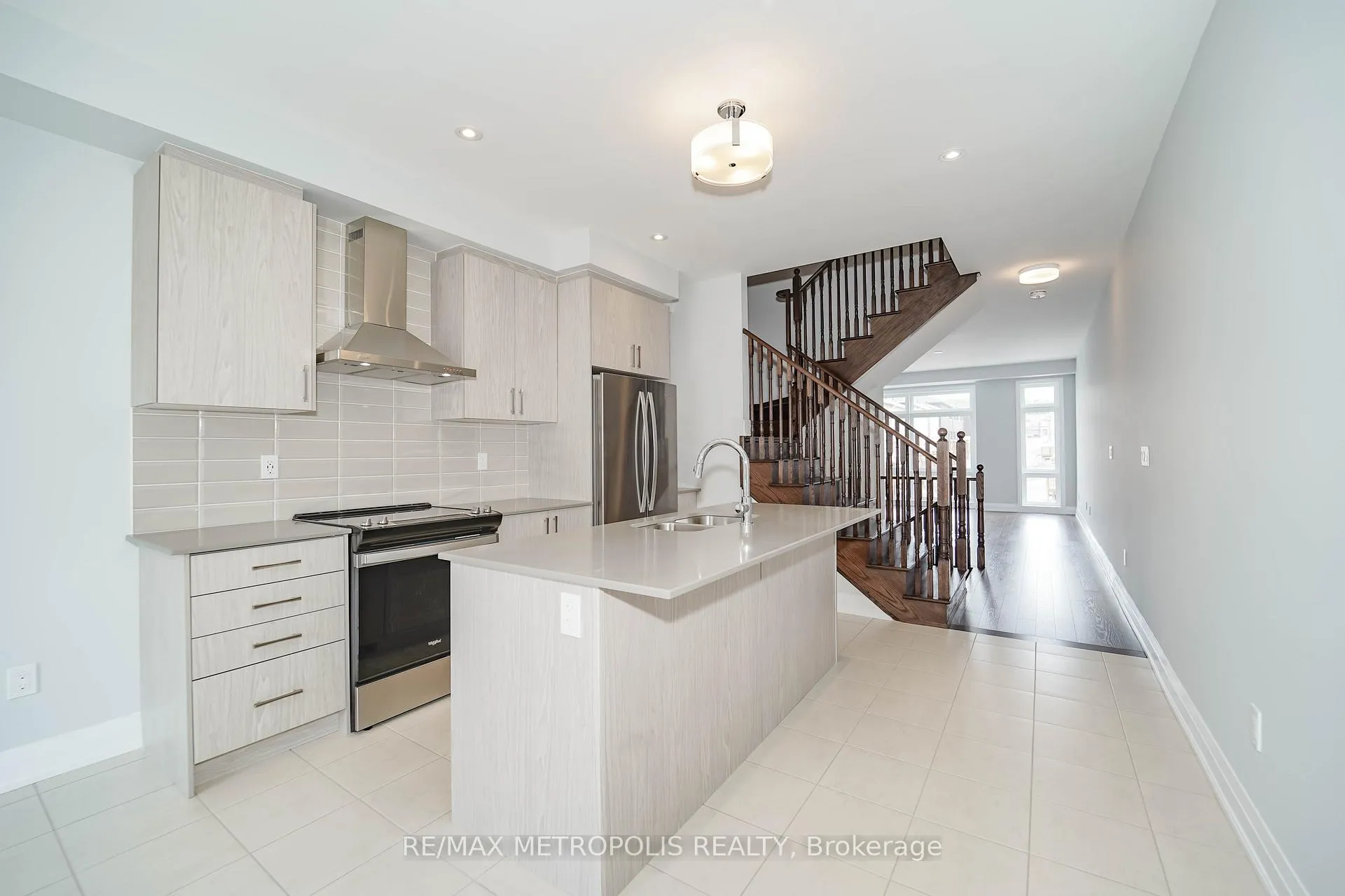 Photo 17 of 945 Crowsnest Hollow, Pickering, Rural Pickering — HOMEH