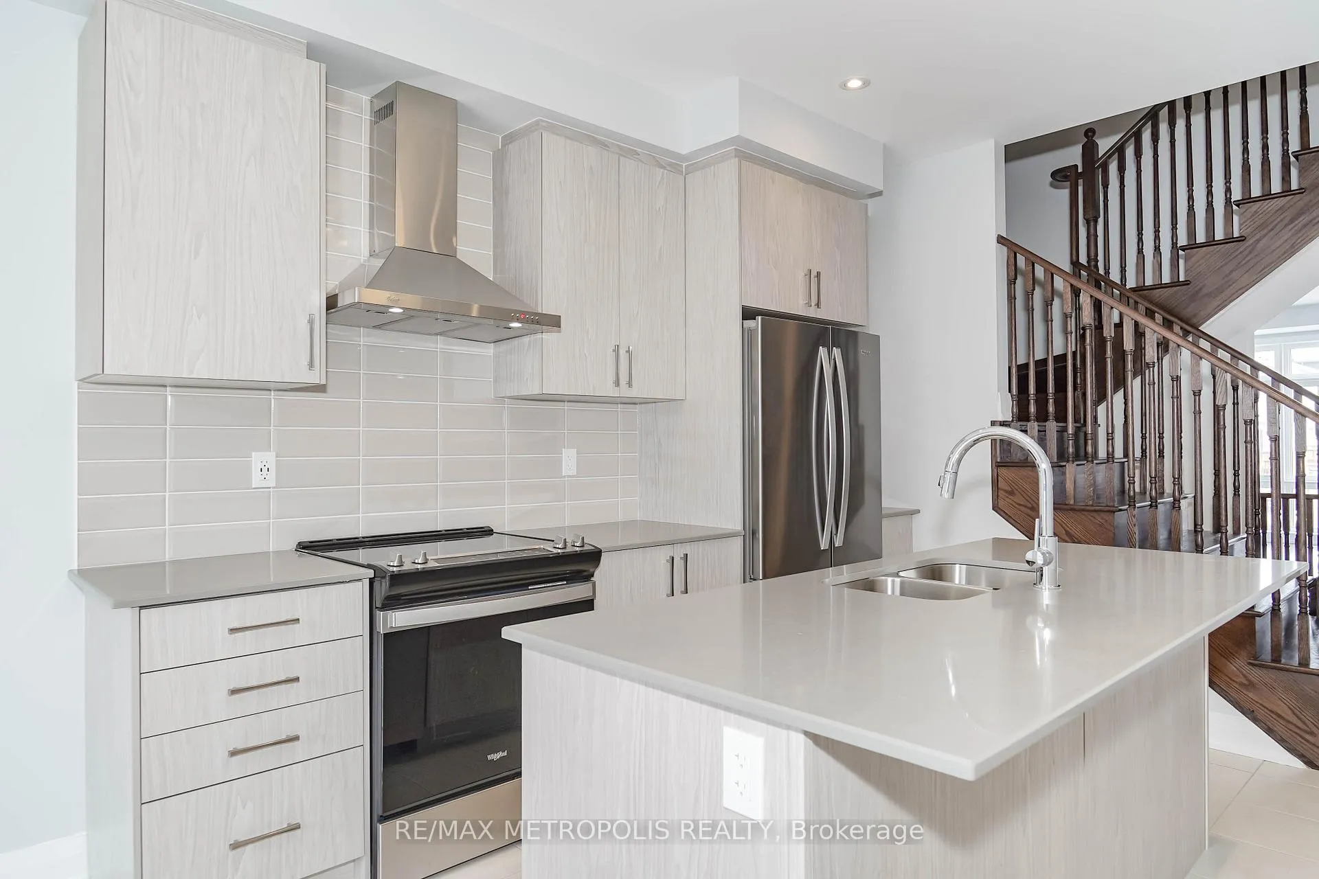 Photo 18 of 945 Crowsnest Hollow, Pickering, Rural Pickering — HOMEH