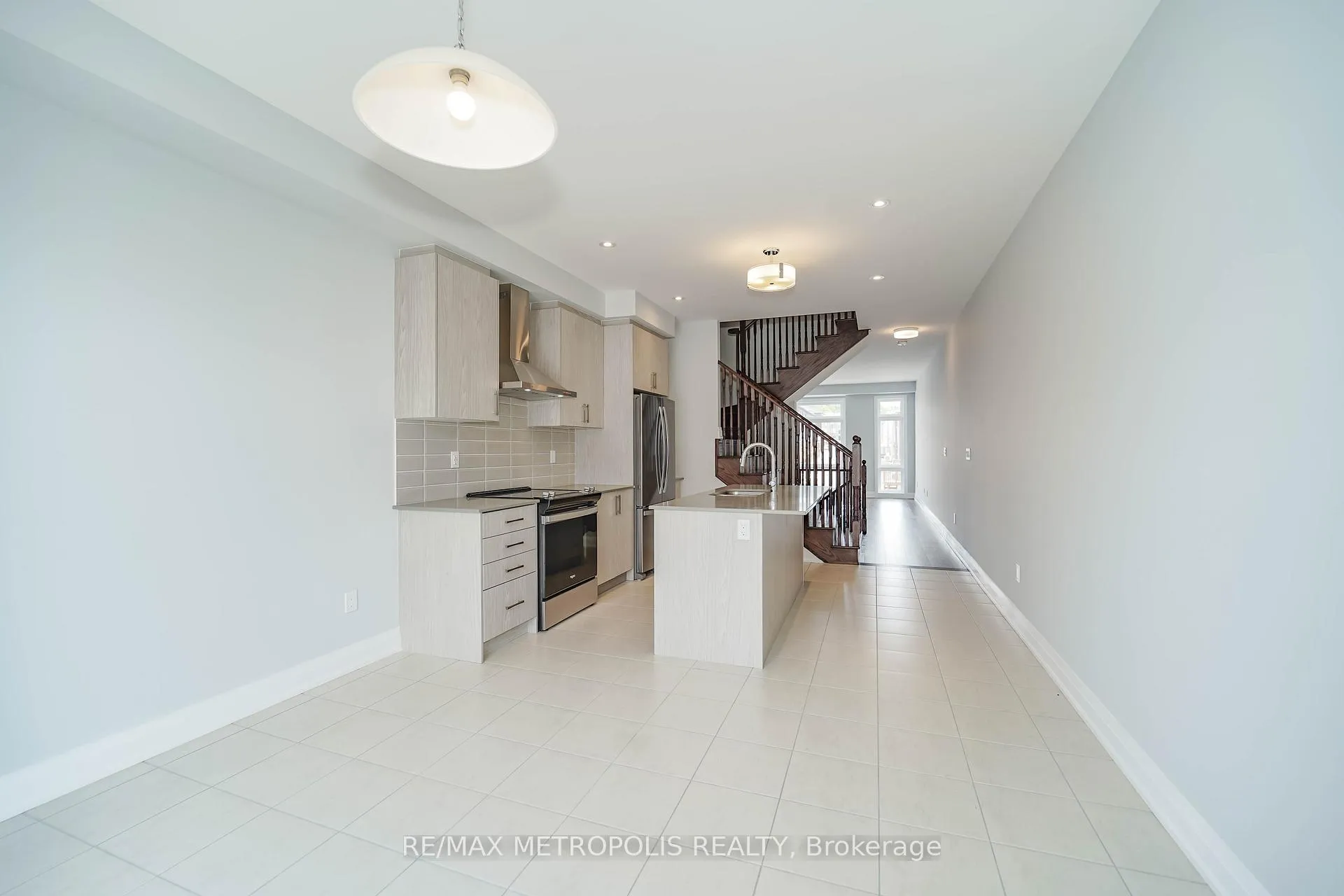 Photo 20 of 945 Crowsnest Hollow, Pickering, Rural Pickering — HOMEH