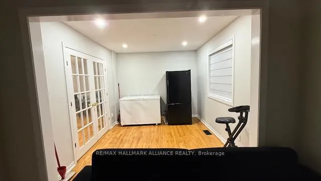 Photo 4 of 407 Westforest Trail, Kitchener, Highland West — HOMEH