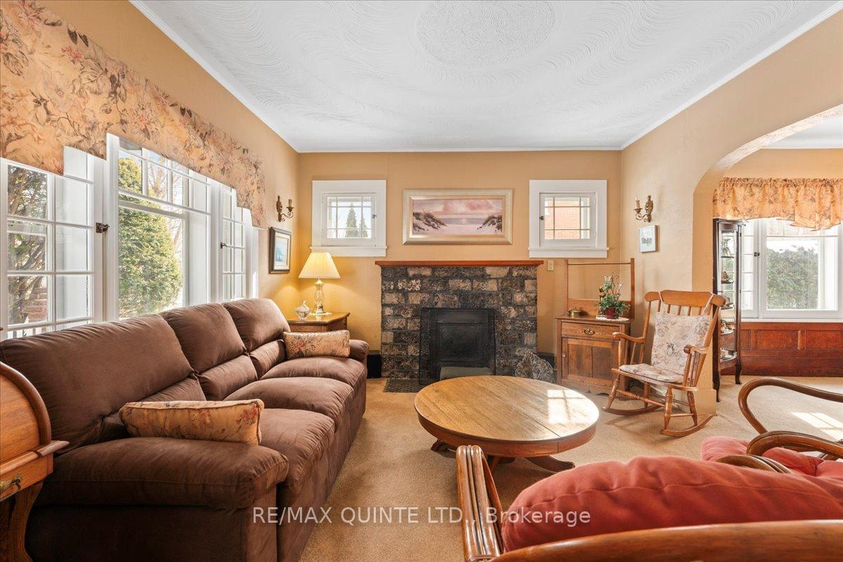 Photo 8 of 216 Foster Avenue, Belleville, Belleville Ward — HOMEH