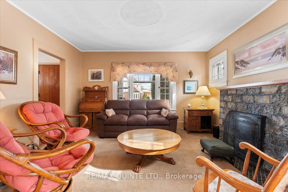 Photo 11 of 216 Foster Avenue, Belleville, Belleville Ward — HOMEH