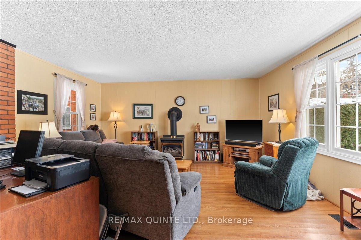 Photo 33 of 216 Foster Avenue, Belleville, Belleville Ward — HOMEH