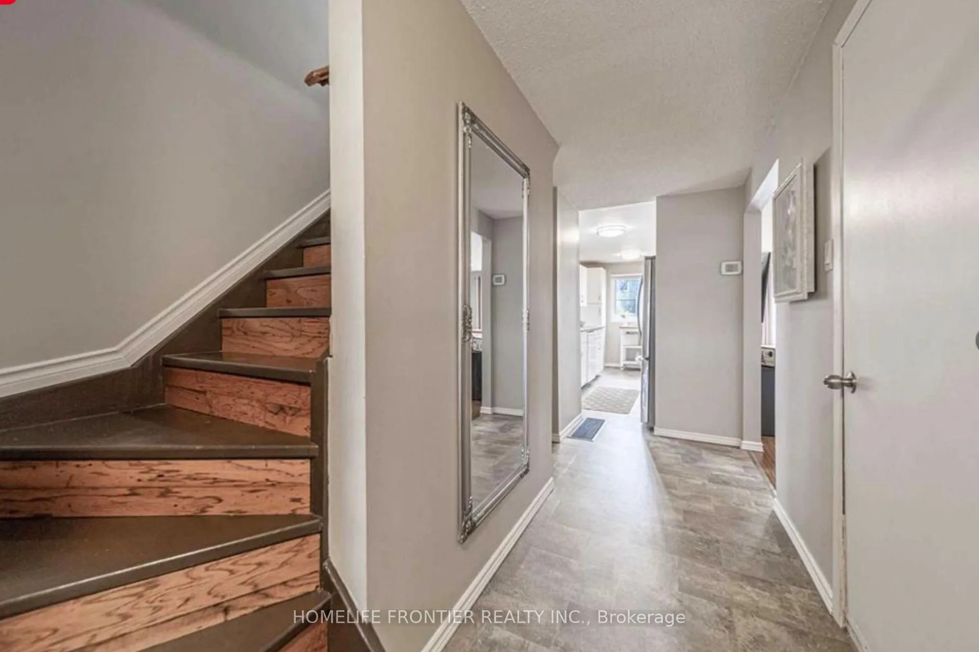 Photo 8 of 46 Hemingway Crescent, Barrie, Letitia Heights — HOMEH