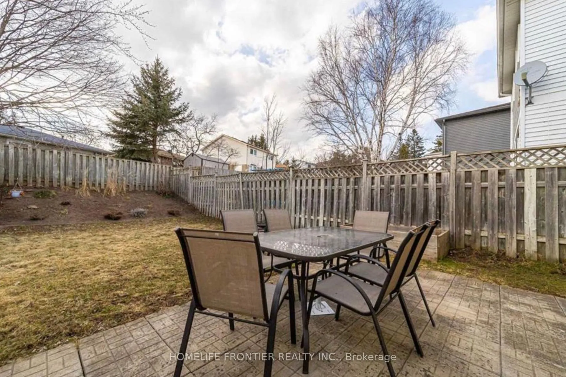 Photo 9 of 46 Hemingway Crescent, Barrie, Letitia Heights — HOMEH