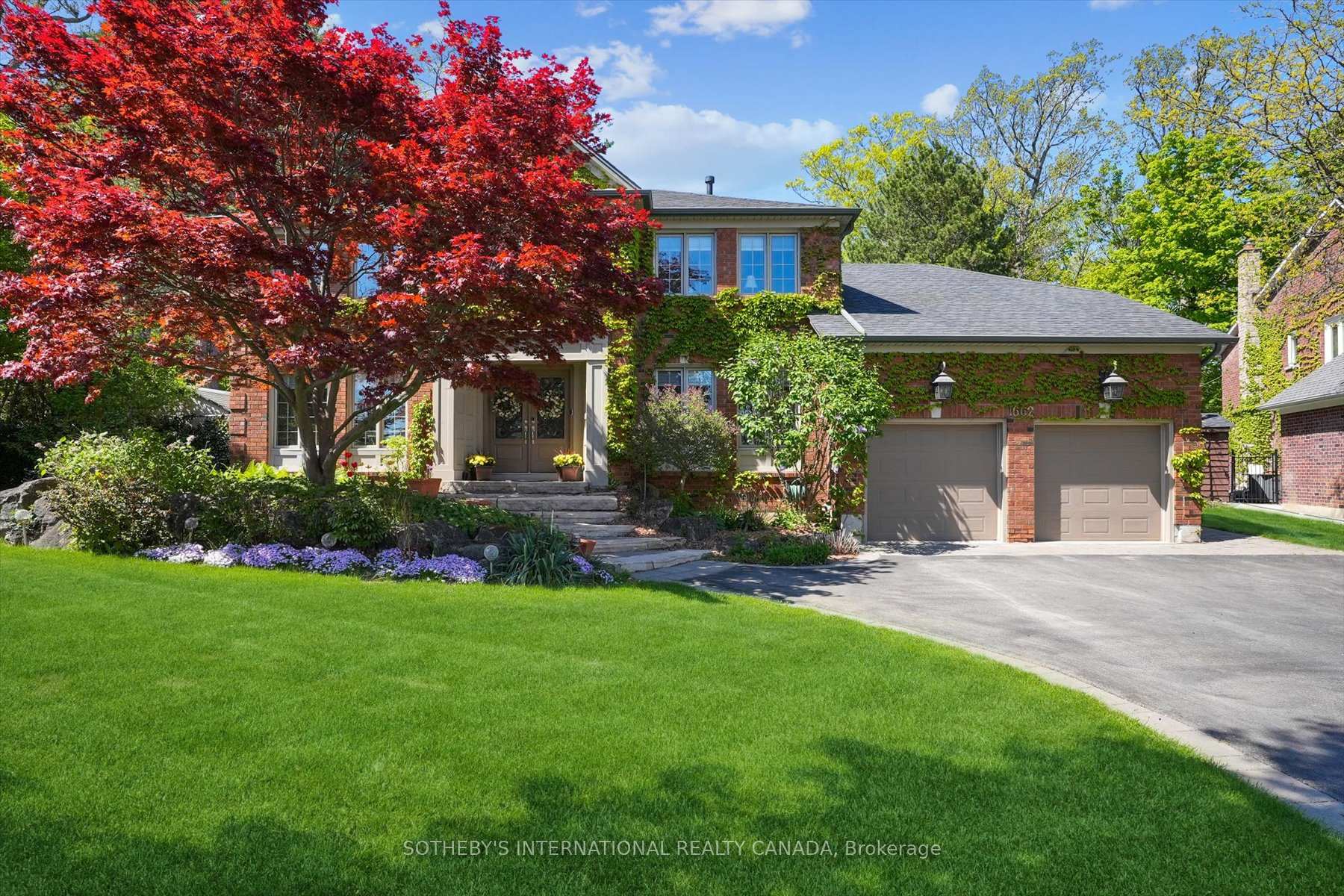 Photo 1 of 1662 Roundleaf Court, Burlington, Tyandaga — HOMEH