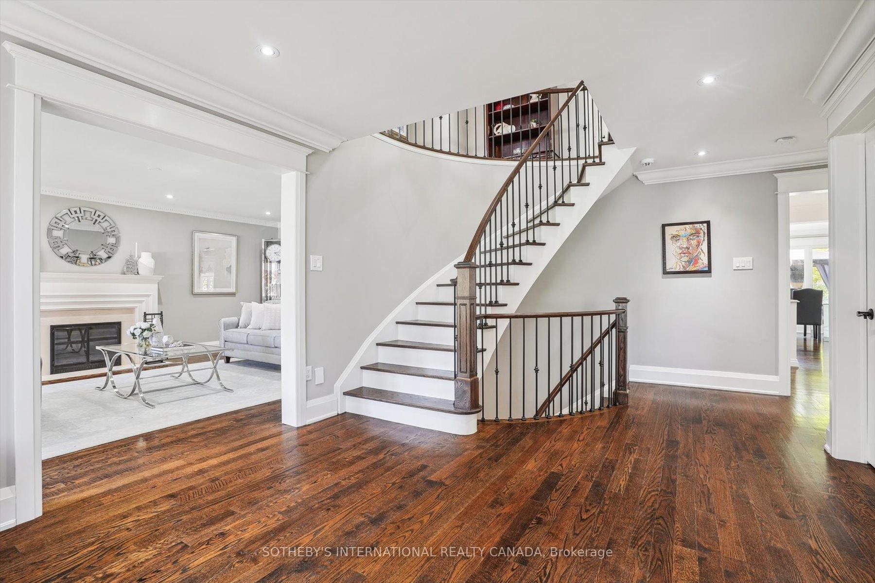 Photo 14 of 1662 Roundleaf Court, Burlington, Tyandaga — HOMEH
