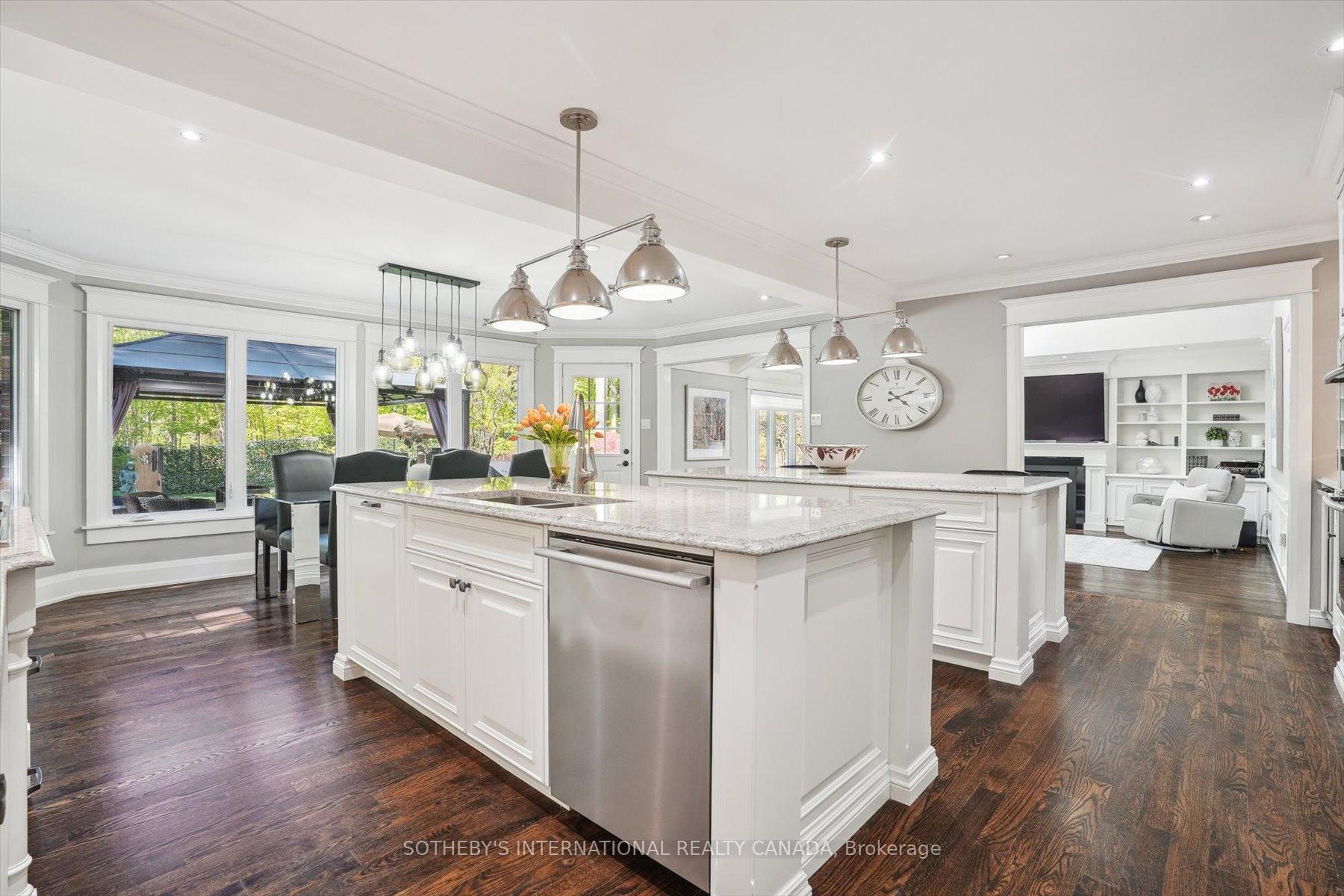 Photo 13 of 1662 Roundleaf Court, Burlington, Tyandaga — HOMEH