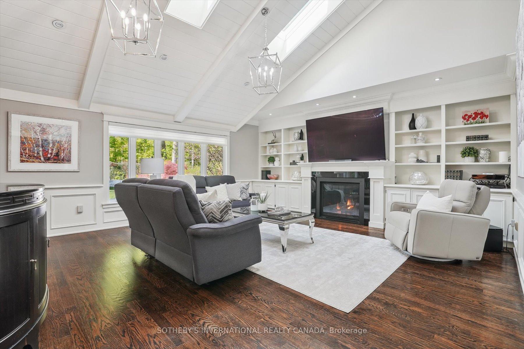 Photo 10 of 1662 Roundleaf Court, Burlington, Tyandaga — HOMEH