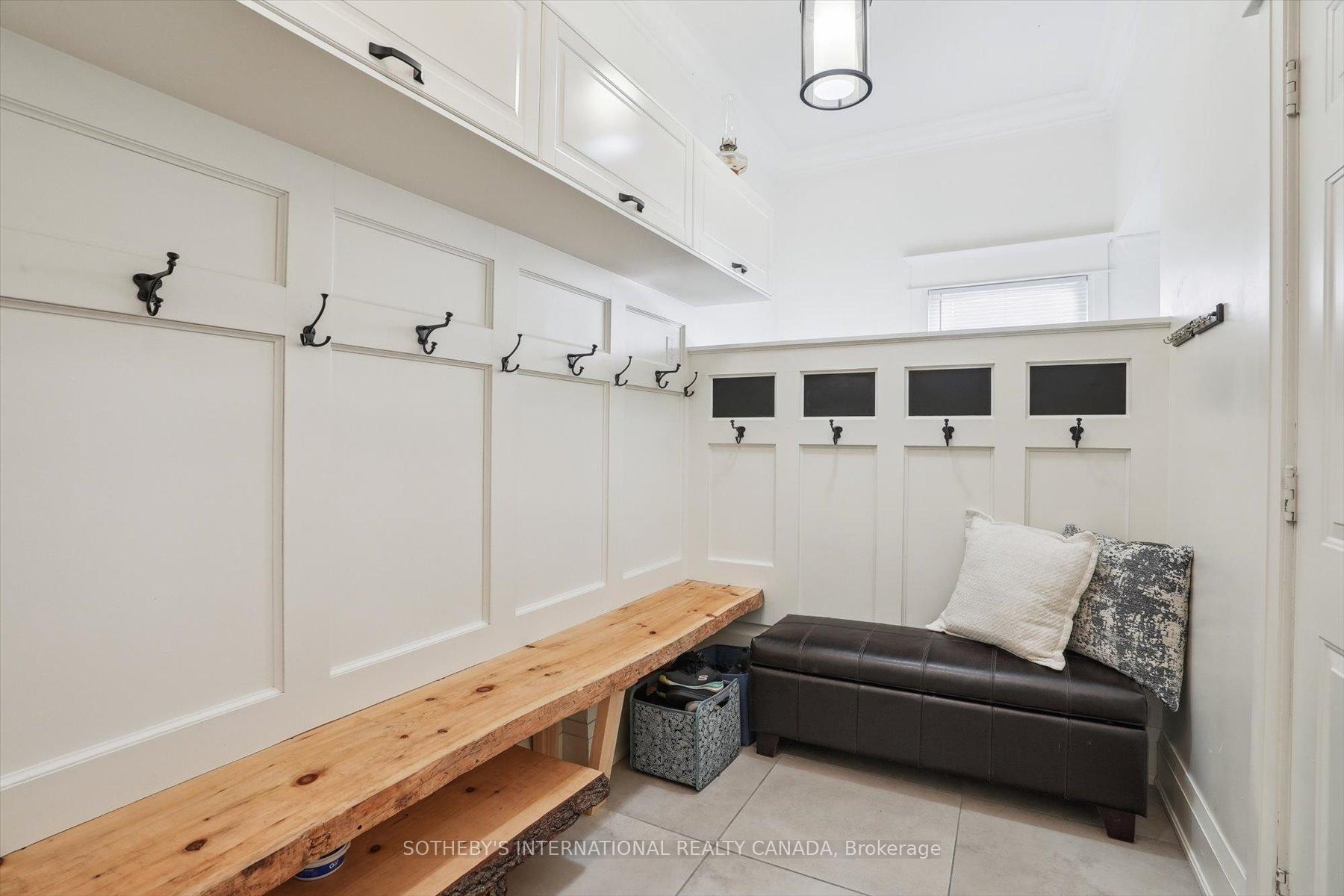 Photo 6 of 1662 Roundleaf Court, Burlington, Tyandaga — HOMEH