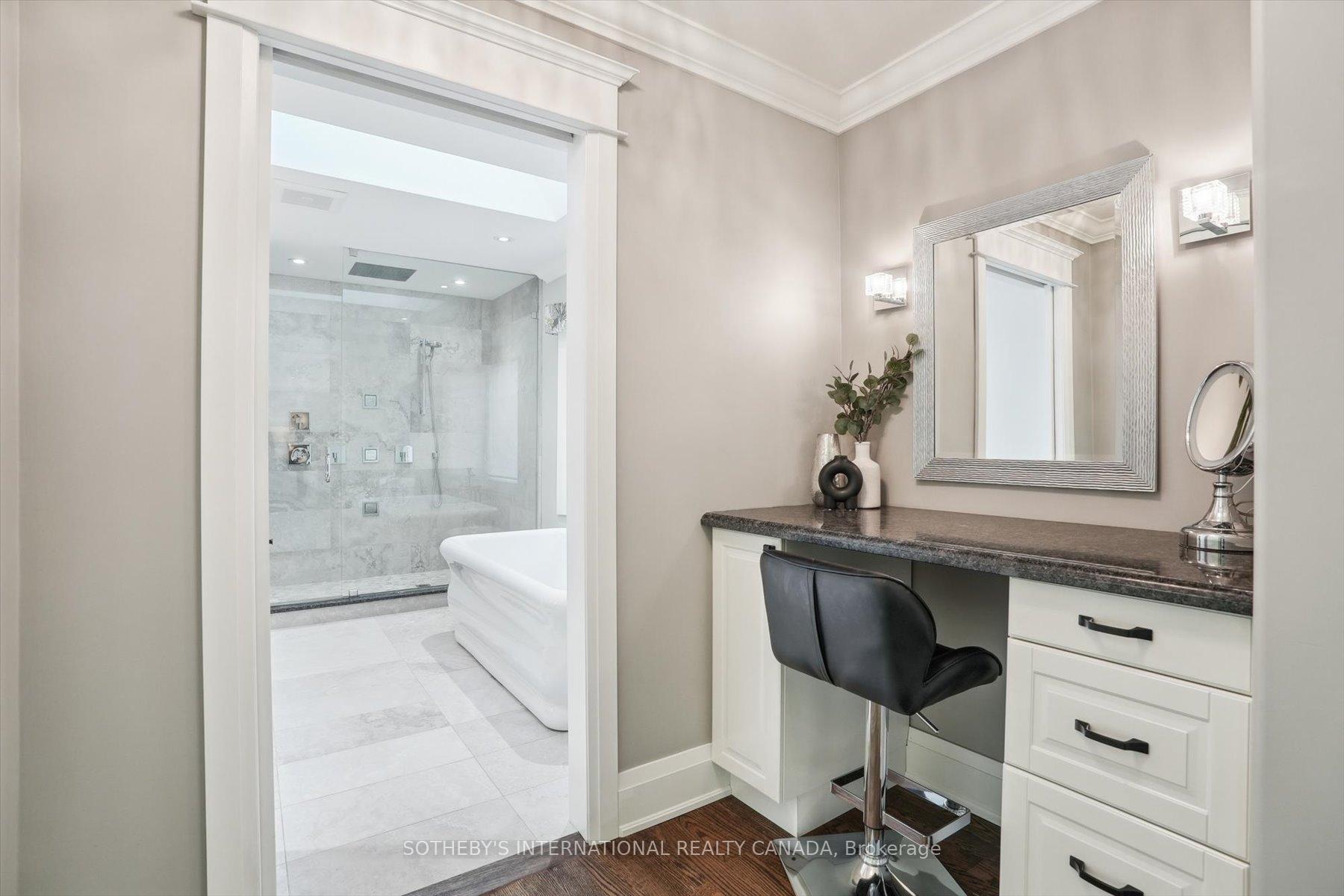 Photo 5 of 1662 Roundleaf Court, Burlington, Tyandaga — HOMEH