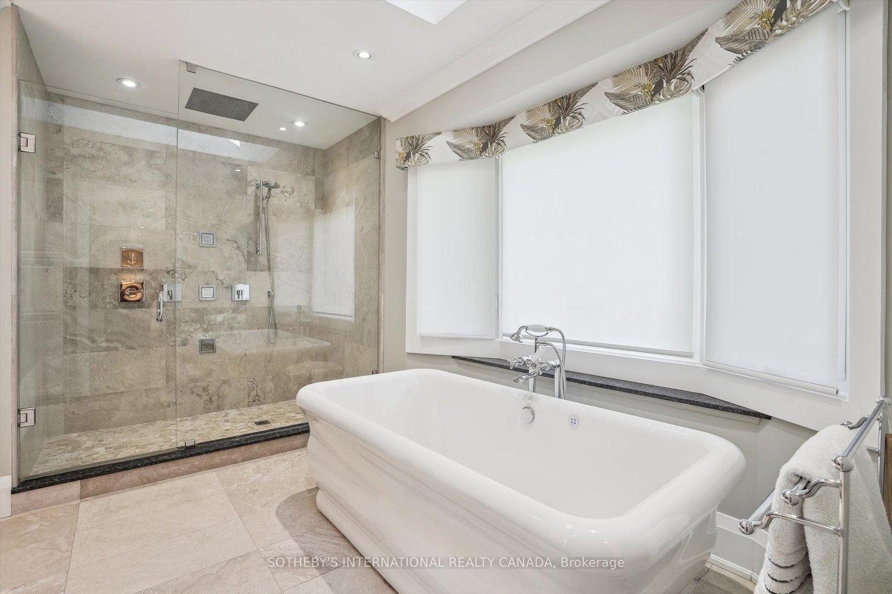 Photo 8 of 1662 Roundleaf Court, Burlington, Tyandaga — HOMEH