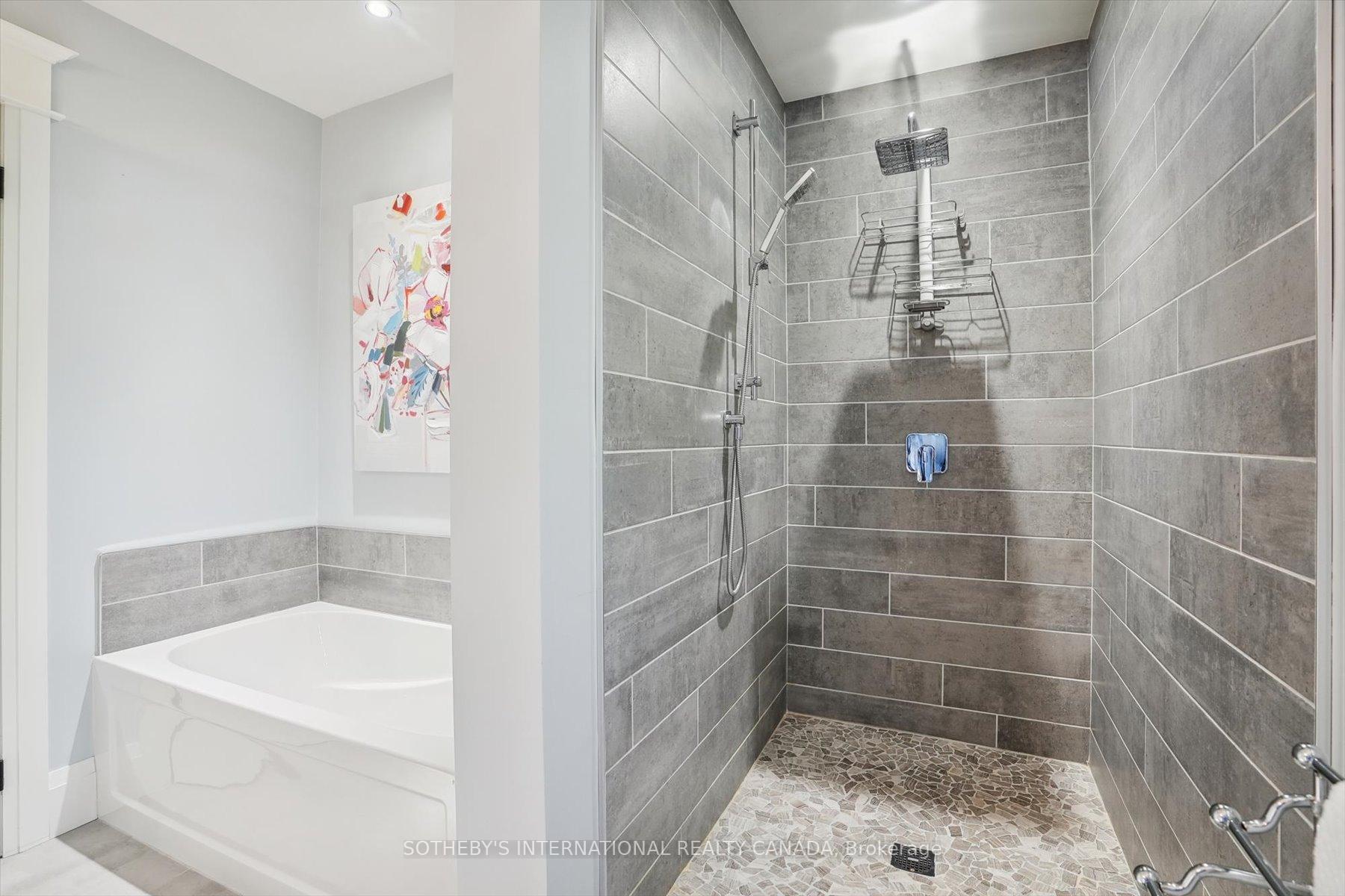 Photo 22 of 1662 Roundleaf Court, Burlington, Tyandaga — HOMEH