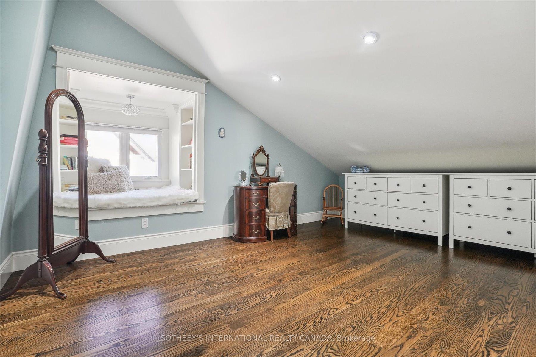 Photo 19 of 1662 Roundleaf Court, Burlington, Tyandaga — HOMEH