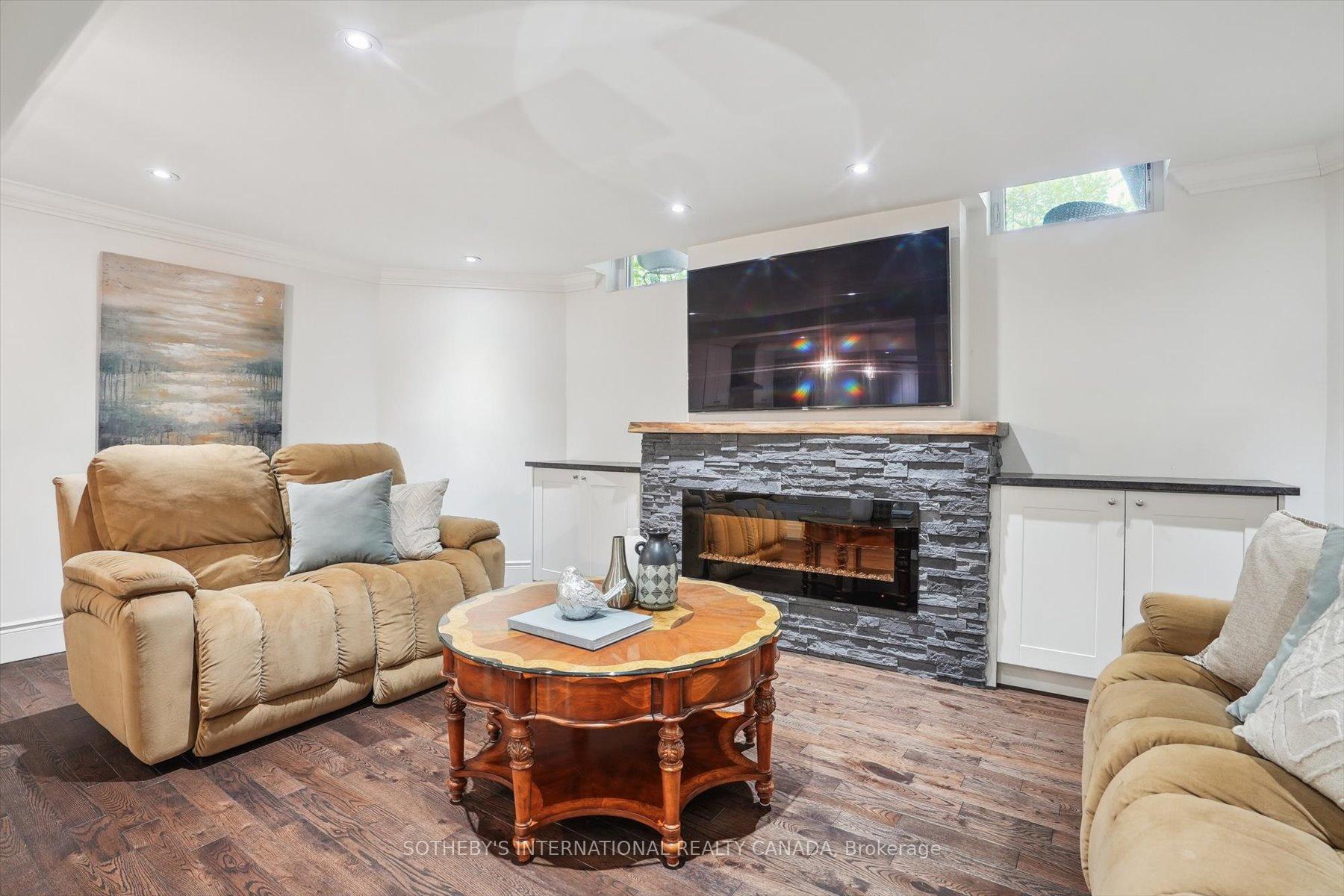 Photo 21 of 1662 Roundleaf Court, Burlington, Tyandaga — HOMEH
