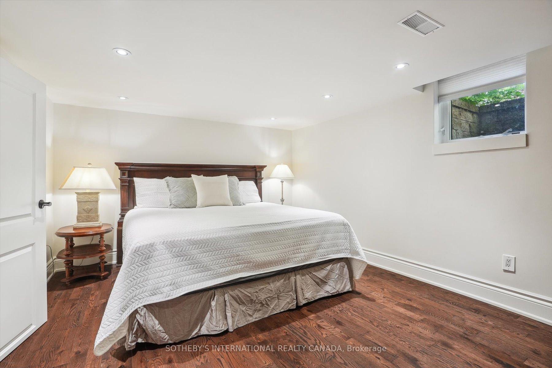 Photo 45 of 1662 Roundleaf Court, Burlington, Tyandaga — HOMEH