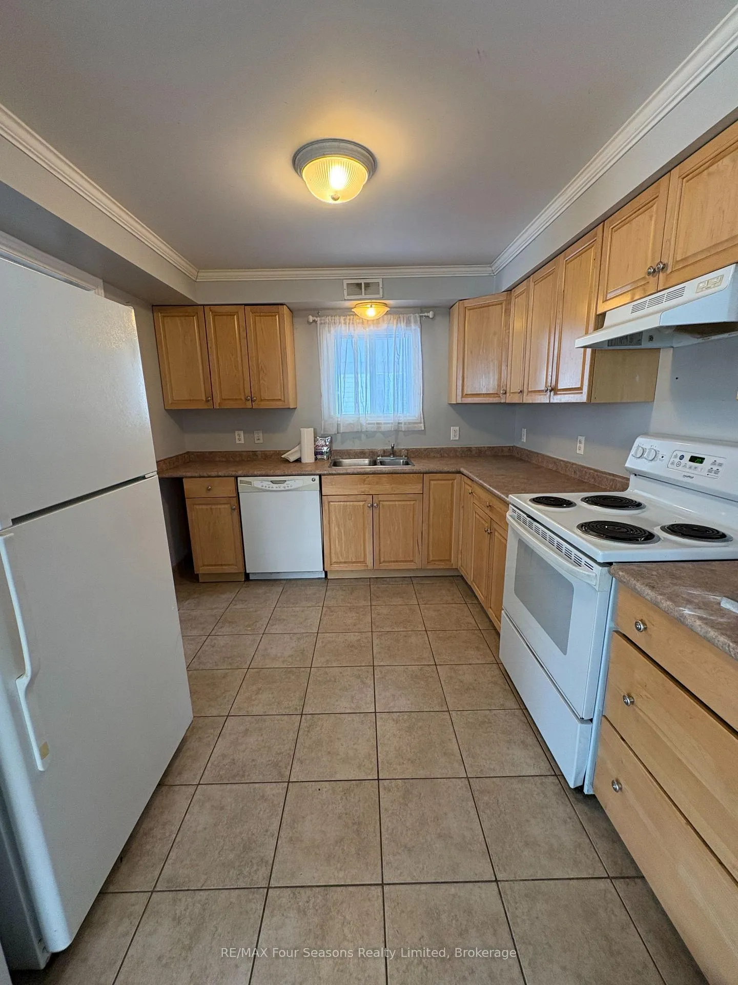 Photo 3 of Unit B, 232 Jane Street, Clearview, Stayner — HOMEH