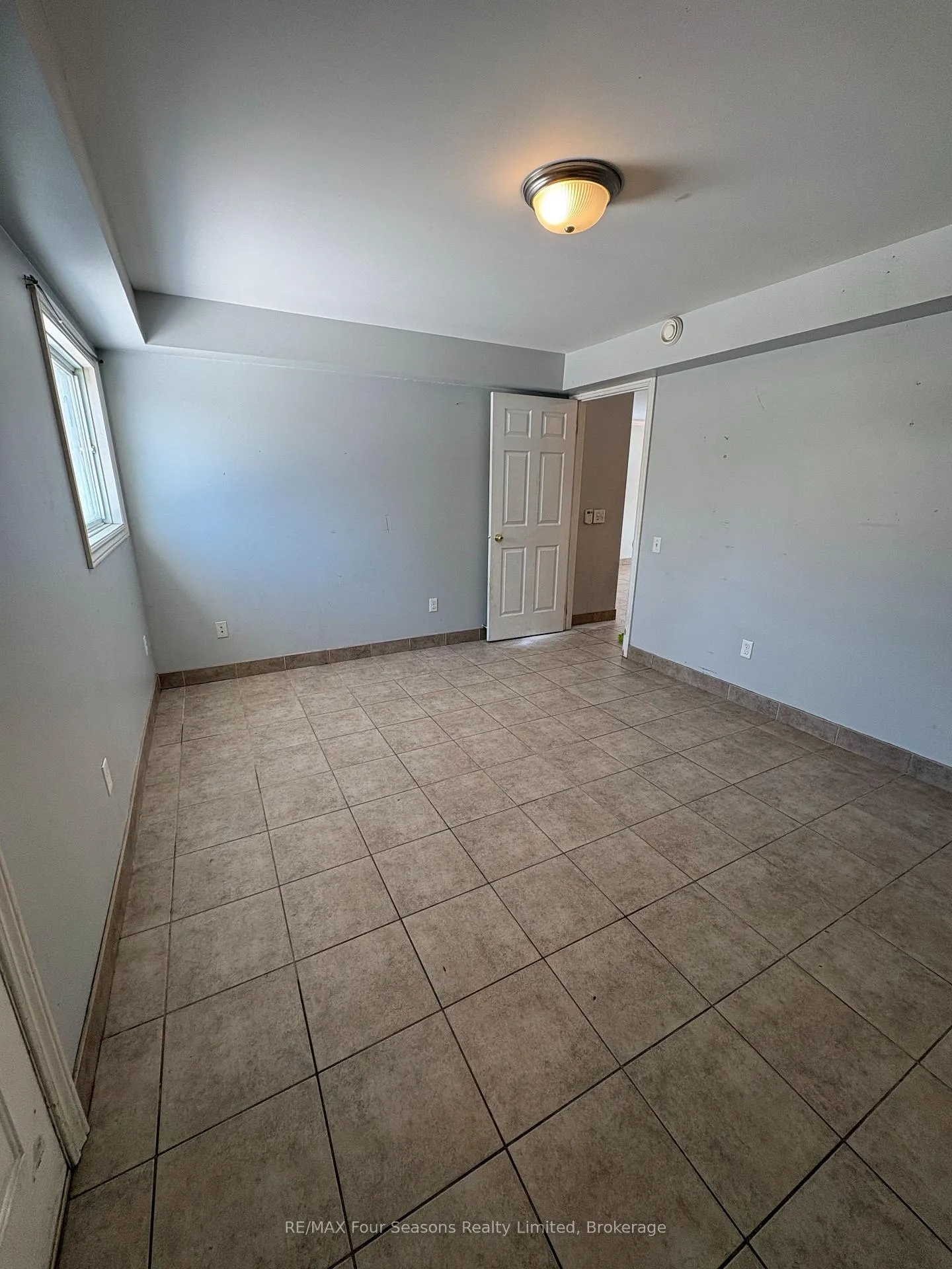 Photo 4 of Unit B, 232 Jane Street, Clearview, Stayner — HOMEH