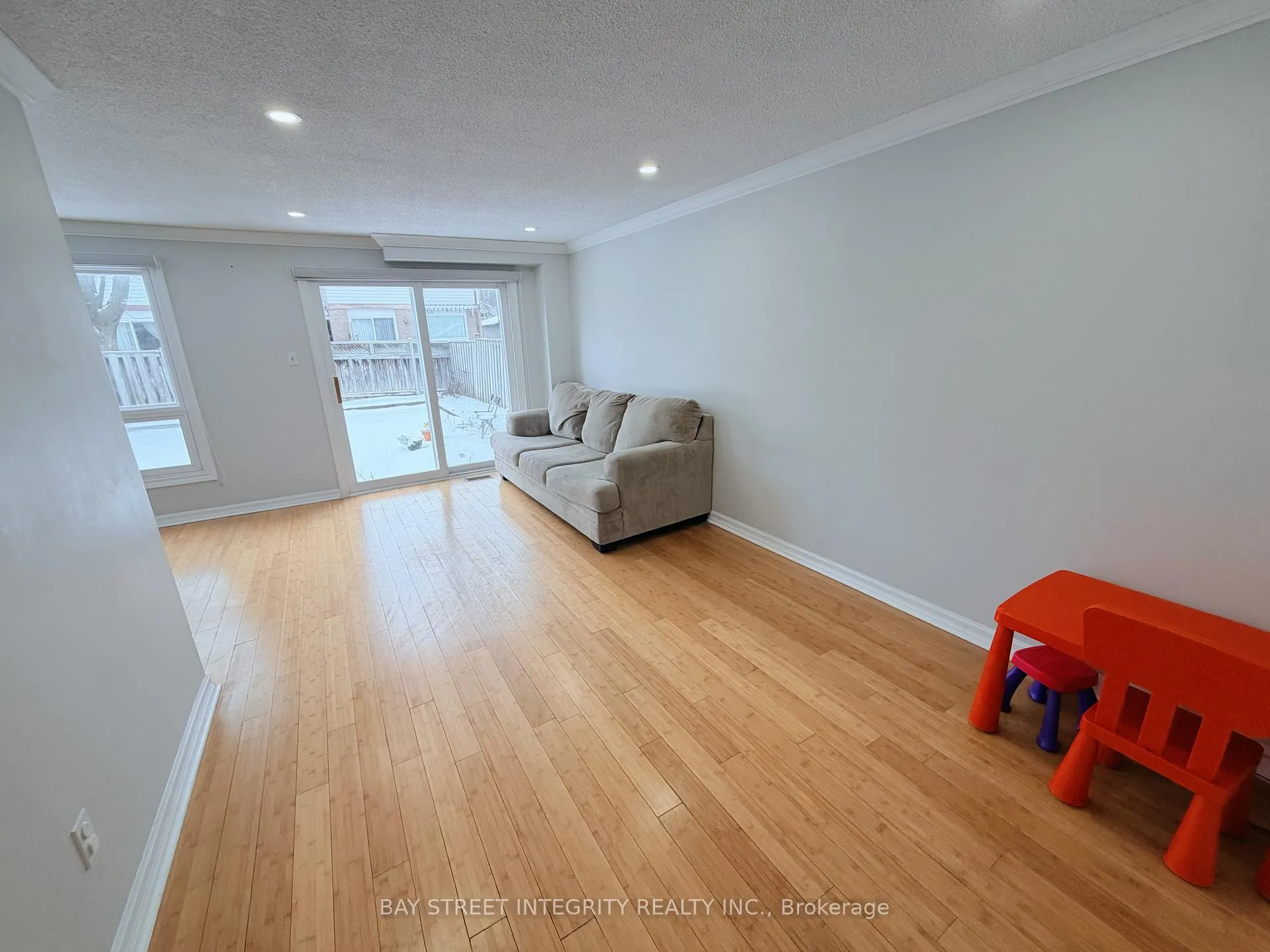 Photo 2 of 35 Raleigh Crescent, Markham, Markville — HOMEH
